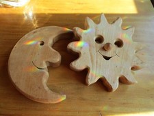 Sonne ca. 4cm und Mond ca. 2 cm breit Anhänger aus Holz - ca. 12cm hoch