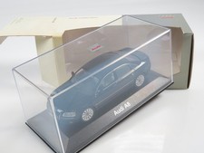 1:43 Minichamps Audi A8 2005 Nr. 5010508123 blau met. Händlermodell
