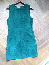 Dunkelgrünes Wildlederkleid