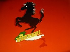Skulptur Ferrari Pferd Cavallino Rampante Logo Schriftzug Deko Metall Italien