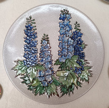 Sehr großer Karlsruher Majolika Wandteller Ø 42cm Craquele Glasur Rittersporn