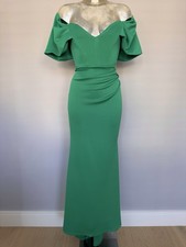 Grünes gerafftes Abendkleid