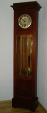 Antike Standuhr, Jugendstil, mahagonifarben, voll intakt, sehr schöner Klang