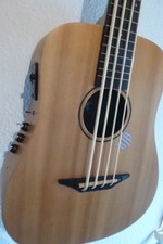 ukulele bass mit Amp. & Speaker für die kleine Session