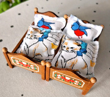 DDR-Spielzeug-2 Holz-Bauernbetten für Puppenstube-ca. 1970er- sehr schön