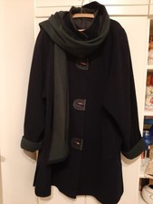 Wollmantel in Dunkelblau mit Grün als Kontrast u. abnehmbaren Schalkragen Gr. 42