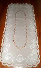 Wunderschöne alte Leinen Tischdecke 100% Leinen, Stickerei Lochstickerei 38x86cm