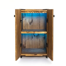 Beleuchtetes Weinregal in Form