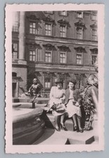 Berlin 1941 - Neptunbrunnen Berliner Schloß  Frauen Hüte - Altes Foto 1940er