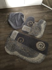 Bad - Garnitur WC Deckel+Vorlage Ausschnitt +Badematte /Teppich 50x90 Grau-Weiß