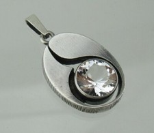 Anhänger mit Bergkristall ║