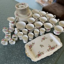 Royal Albert Geschirrset, 53-teilig, Dekor "Moss Rose“