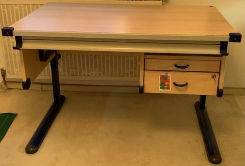 Schülerschreibtisch