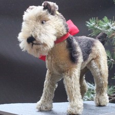 Antiker Steif Foxy Airedale Terrier 1950er mit Knopf & Fahne Studio Foxy Dog