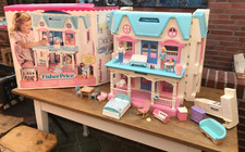 Fisher Price My Dream House Klappbares Puppenhaus ca. 30 x 30 cm geschlossen