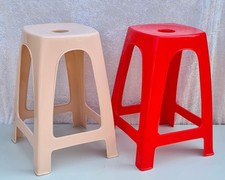 2 Sitzhocker Kunststoff-Hocker, Küchenhocker, stapelbar, Vintage 70er Jahre