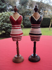 VINTAGE: Zwei Schneiderpuppen aus Holz als Halsketten- oder Armbandständer.