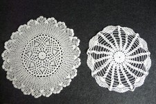 2 vintage Häkeldeckchen
