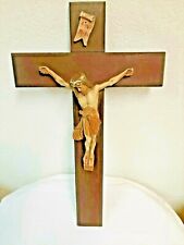 Großes Holzkreuz mit Jesus