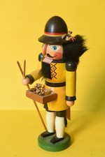 Nussknacker Pilger, Blumensammler | Ulbricht Nussknackerhaus Seiffen Erzgebirge