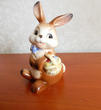 Goebel Porzellan – Sammlerfigur - Osterhase mit Körbchen –  Höhe ca.: 9,5 cm –