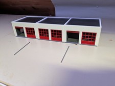 H0 HO 1:87 Gebäude LKW Garage 6fach vormontiert rot weiß (2)