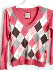 ESPRIT   Wunderschöner  Pulli mit V-Ausschnitt  Größe L in rosa mit Rautenmuster