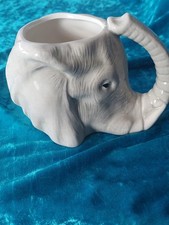 Tassen in Form eines