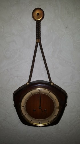 Alte wanduhr kordeluhr mit - /,