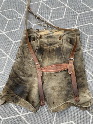 Sehr alte kurze lederhose - alte,