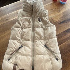 Nack Cayetano, Stadt, Weste