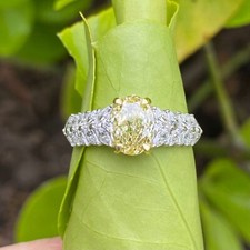 2,14 TCW IGI 1,28 Ct Oval