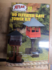 H0, nr. 701, Elevated Gate Tower Kit, fa. Atlas, gebaut