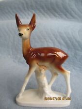 Reh Porzellanfigur am Boden