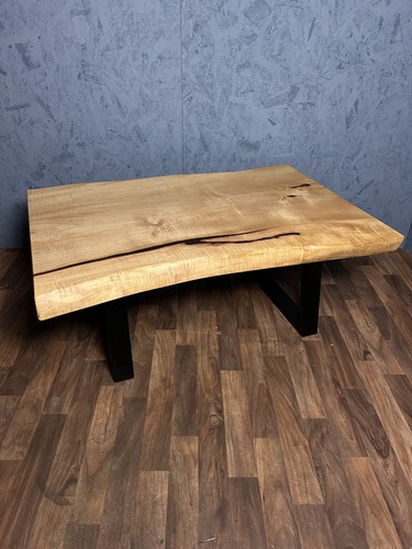 Live edge couchtisch aus ahorn - live,