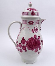 Rauenstein Porzellan Kaffeekanne gerippt purpur Blumen Garben um 1800 beschädigt