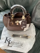 Eine neue Ledertasche von