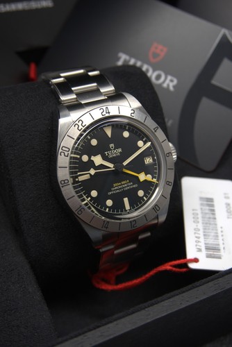 Tudor black bay pro gmt - black,
