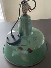 Alte Industrielampe grün emailliert