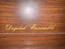 Digital Ensemble Edelholz-Ständer massiv- platzsparend zusammenklappbar