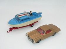 Corgi Geschenkset 31 Buick Riviera & Delphinboot auf Trailer mit Figur " Original "