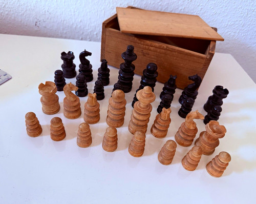 Schachfiguren set aus holz - aus,