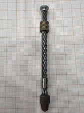 alter mechanischer Handbohrer