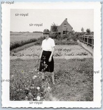 Hübsche Frau mit Wehrmacht