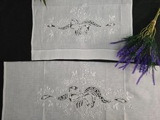 Paar bestickte Handtücher 1+1