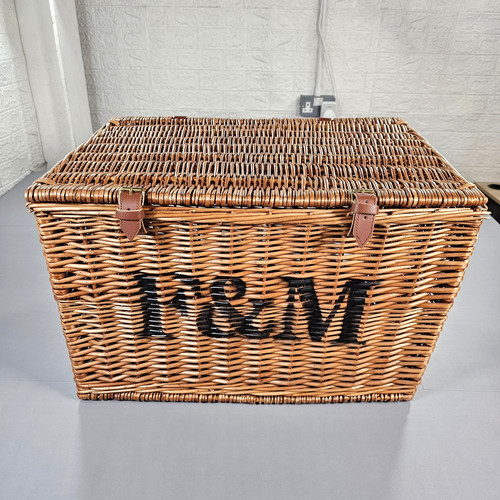 Fortnum mason m - mason, f&m