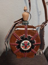 Flasche Folklore Tracht Leder Stickerei ca. 30 x 25 x 7 cm Seltenheit Rarität