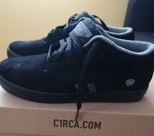 Neue, ungetragene, schwarze