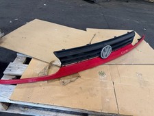 Kühlergrill VW Golf 3 rot TeileNr.: 1H6853653