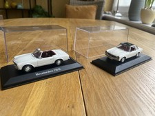 Zwei Mercedes-Benz 230 SL im